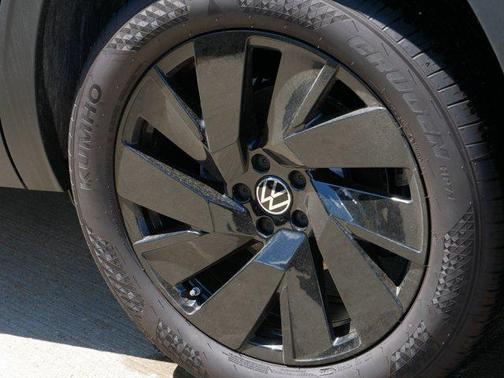 2025 Volkswagen Atlas 2.0T SE w/Technology 4MOTION
