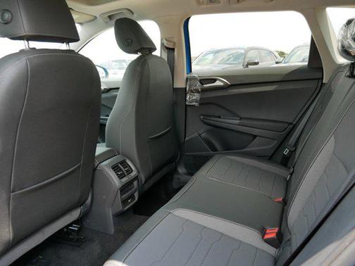 2025 Volkswagen Taos 1.5T SE Black