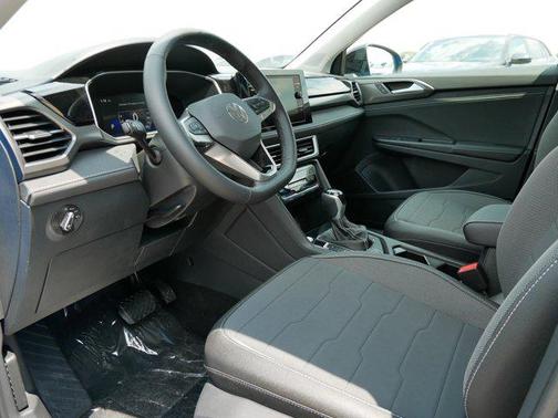 2025 Volkswagen Taos 1.5T SE Black