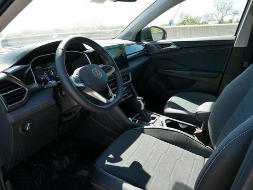 2025 Volkswagen Taos 1.5T SE Black