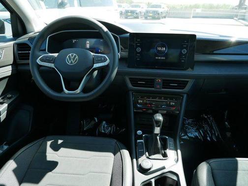 2025 Volkswagen Taos 1.5T SE Black