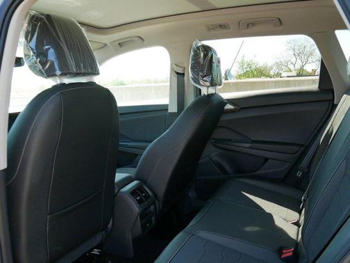 2025 Volkswagen Taos 1.5T SE Black