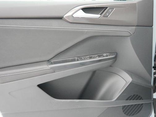 2026 Volkswagen Taos SE Black