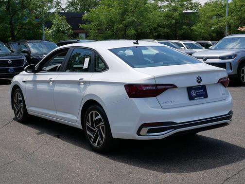 Opal White Pearl 2024 Volkswagen Jetta 1.5T SEL