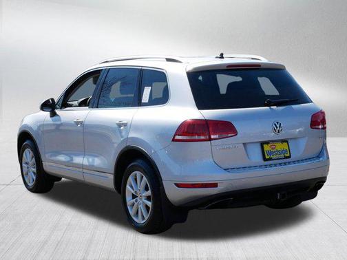 Cool Silver Metallic 2014 Volkswagen Touareg 3.6L Sport