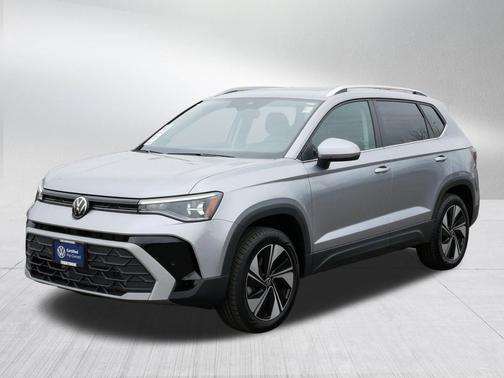 Pyrite Silver Metallic 2025 Volkswagen Taos 1.5T SE
