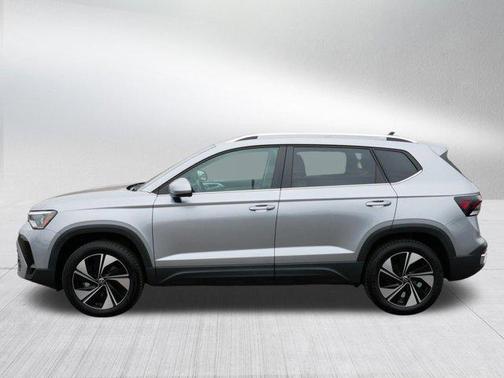 Pyrite Silver Metallic 2025 Volkswagen Taos 1.5T SE