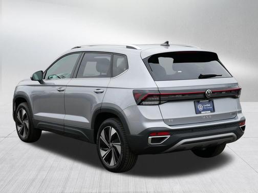 Pyrite Silver Metallic 2025 Volkswagen Taos 1.5T SE