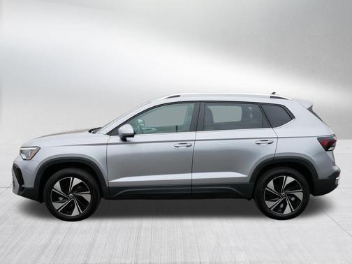 Pyrite Silver Metallic 2025 Volkswagen Taos 1.5T SE