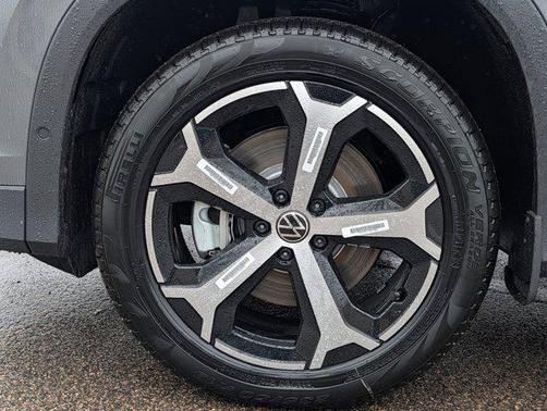 Platinum Gray Metallic 2026 Volkswagen Tiguan 2.0T SE 4MOTION