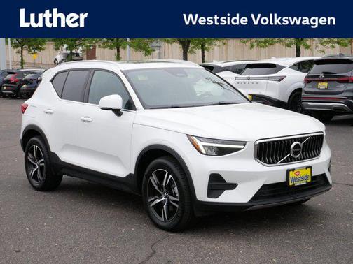 Crystal White Pearl 2025 Volvo XC40 B5 Core Bright Theme