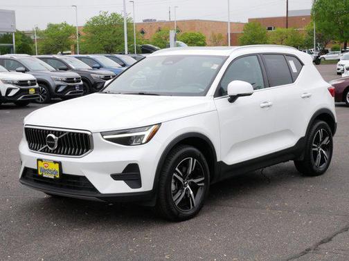 Crystal White Pearl 2025 Volvo XC40 B5 Core Bright Theme