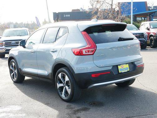 2024 Volvo XC40 B5 Plus Bright Theme