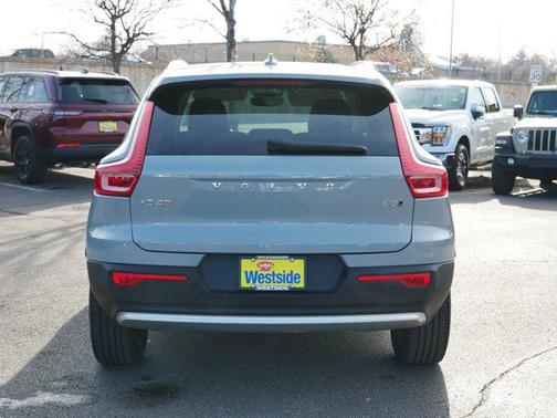 2024 Volvo XC40 B5 Plus Bright Theme