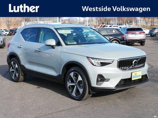 2024 Volvo XC40 B5 Plus Bright Theme
