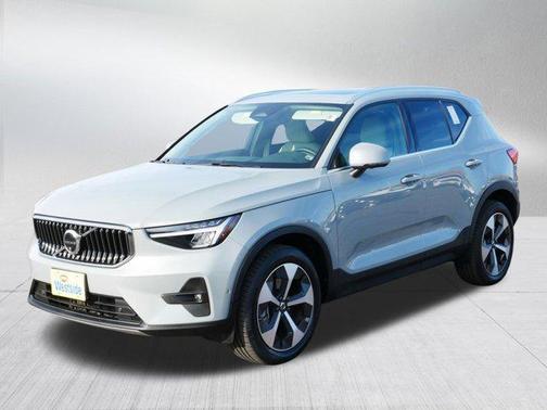 2024 Volvo XC40 B5 Plus Bright Theme