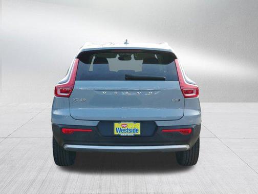 2024 Volvo XC40 B5 Plus Bright Theme