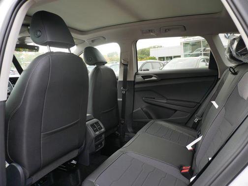 2025 Volkswagen Taos 1.5T SE Black