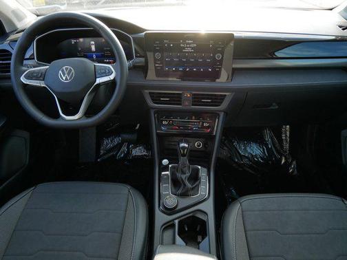 2025 Volkswagen Taos 1.5T SE Black