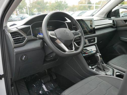 2025 Volkswagen Taos 1.5T SE Black