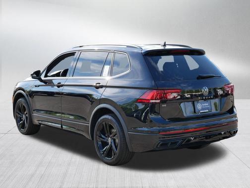 Deep Black Pearl 2024 Volkswagen Tiguan 2.0T SE R-Line Black 4MOTION