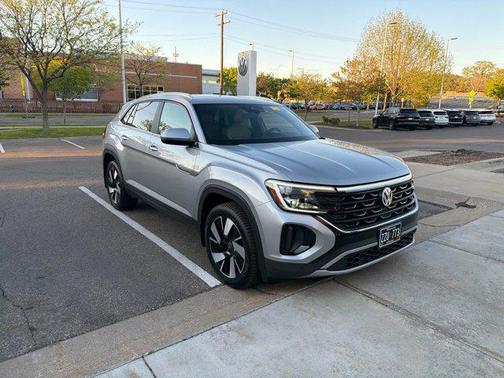 Silver Mist Metallic 2024 Volkswagen Atlas Cross Sport 2.0T SE w/Technology 4MOTION