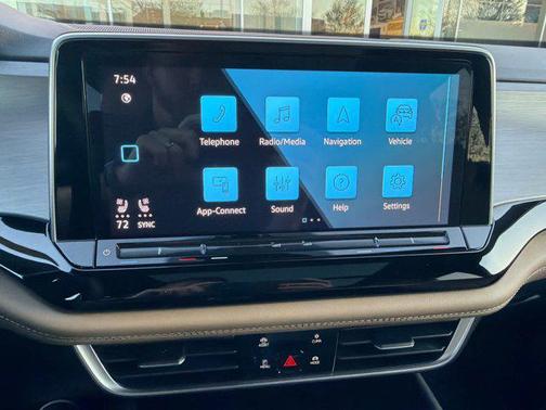 Silver Mist Metallic 2024 Volkswagen Atlas Cross Sport 2.0T SE w/Technology 4MOTION