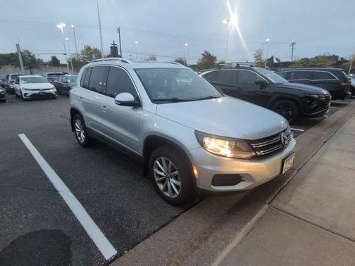 2017 Volkswagen Tiguan 2.0T Wolfsburg Edition