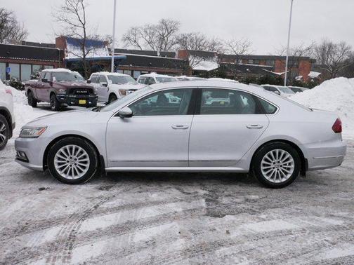 2017 Volkswagen Passat 1.8T SE