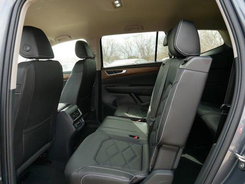 2025 Volkswagen Atlas 2.0T SE w/Technology 4MOTION