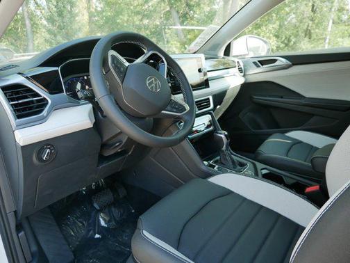 2025 Volkswagen Taos 1.5T SEL