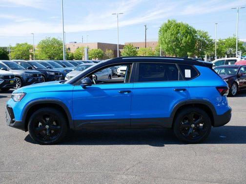 Cornflower Blue w/Deep Black Roof 2025 Volkswagen Taos 1.5T SE Black