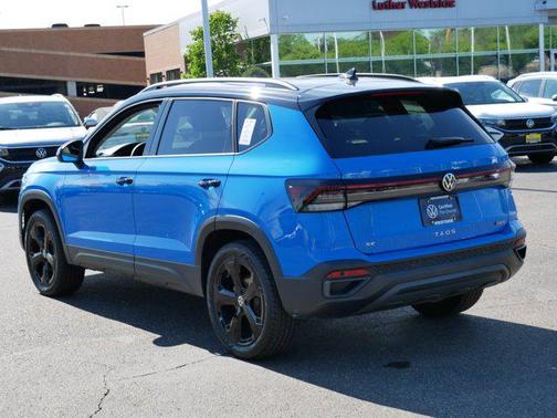 Cornflower Blue w/Deep Black Roof 2025 Volkswagen Taos 1.5T SE Black
