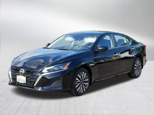 Super Black 2024 Nissan Altima 2.5 SV