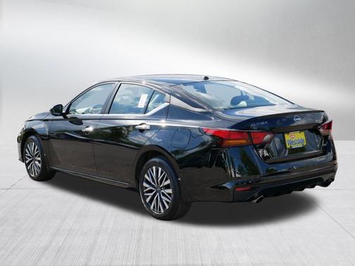 Super Black 2024 Nissan Altima 2.5 SV