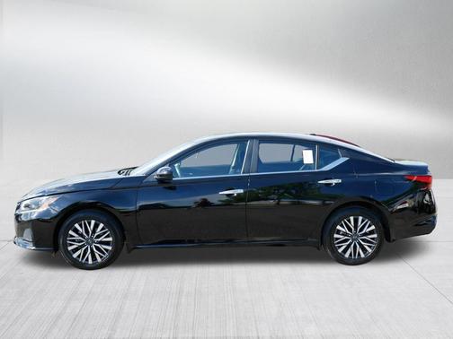Super Black 2024 Nissan Altima 2.5 SV