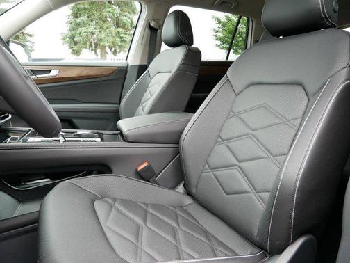 2025 Volkswagen Atlas 2.0T SE w/Technology 4MOTION