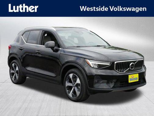 2023 Volvo XC40 B5 Plus Bright Theme