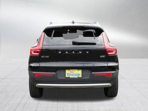 2023 Volvo XC40 B5 Plus Bright Theme