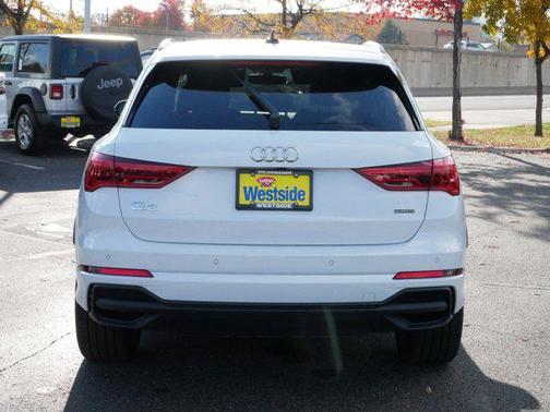 2025 Audi Q3 Premium 45 TFSI S line quattro Tiptronic