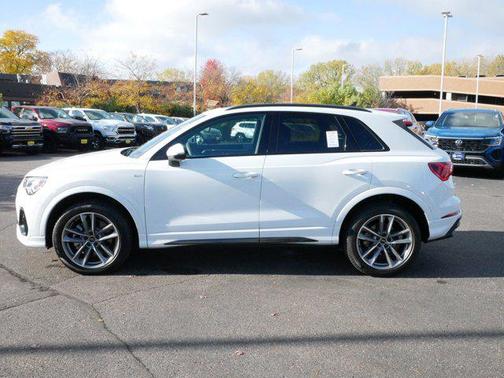 2025 Audi Q3 Premium 45 TFSI S line quattro Tiptronic