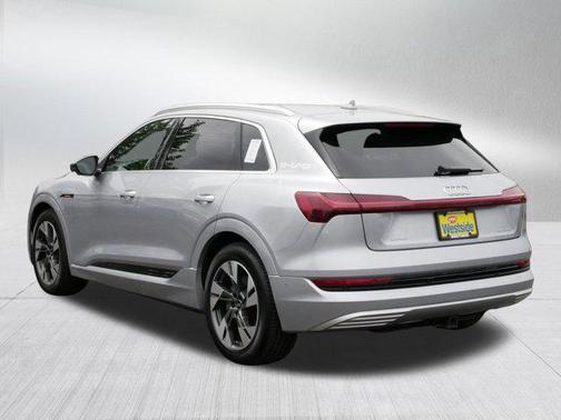 2021 Audi e-tron Prestige
