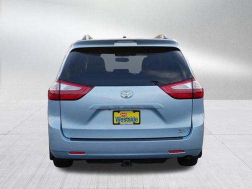 2016 Toyota Sienna XLE