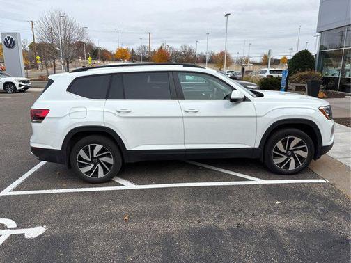 2024 Volkswagen Atlas 2.0T SE w/Technology 4MOTION
