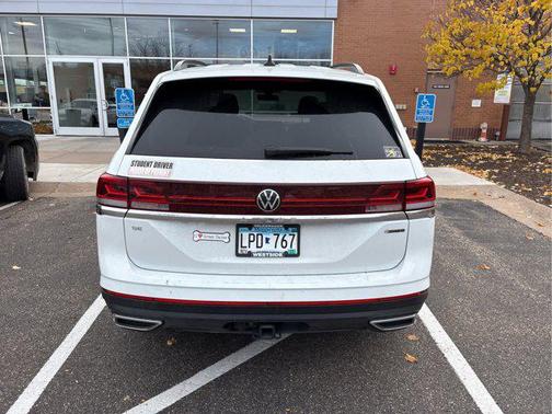 2024 Volkswagen Atlas 2.0T SE w/Technology 4MOTION