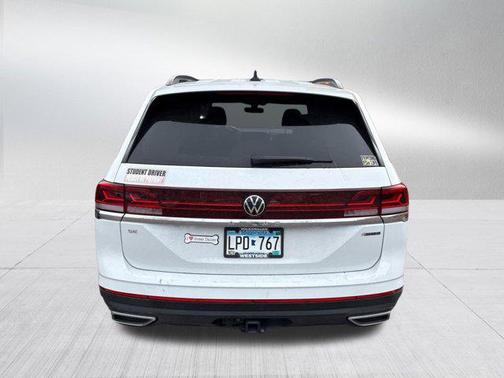 2024 Volkswagen Atlas 2.0T SE w/Technology 4MOTION