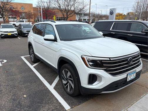 2024 Volkswagen Atlas 2.0T SE w/Technology 4MOTION