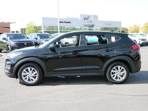 2021 Hyundai TUCSON SE