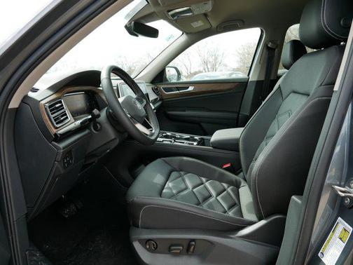 2025 Volkswagen Atlas 2.0T SE w/Technology 4MOTION