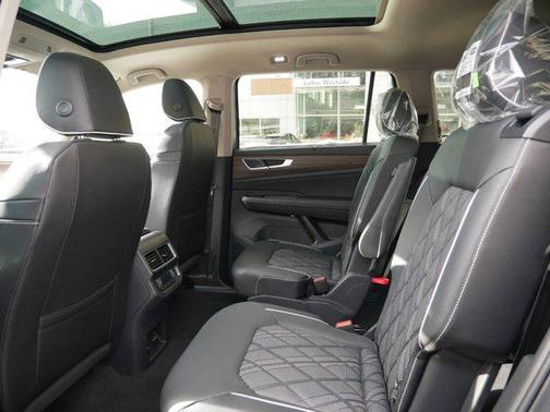 2025 Volkswagen Atlas 2.0T SEL Premium R-Line 4MOTION
